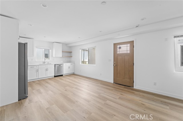 18656 Runnymede Street, Reseda CA: https://media.crmls.org/medias/6077f2d1-3ad9-401a-8713-dea0c97c4c70.jpg