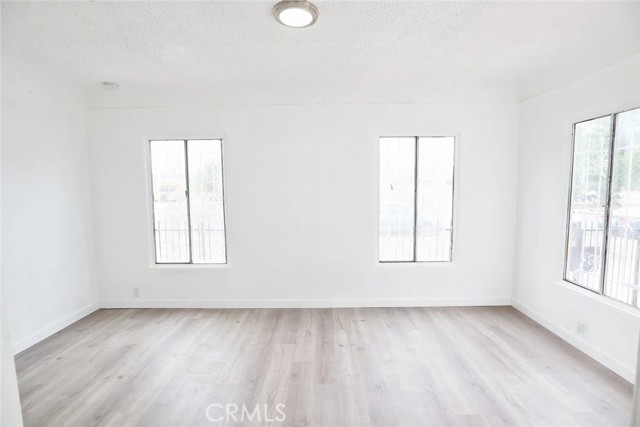 Detail Gallery Image 11 of 15 For 10714 S Broadway, Los Angeles,  CA 90061 - – Beds | – Baths