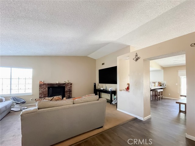 43930 11th E Street, Lancaster CA: https://media.crmls.org/medias/607a2ce1-d49c-4dd3-9fe2-eb58b1184e82.jpg