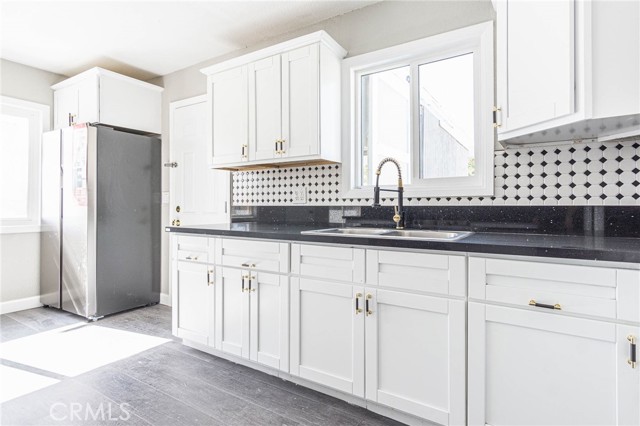 2008 Sequoia Drive, Barstow CA: https://media.crmls.org/medias/607ac71c-659e-48c5-9b88-3cd90b54499b.jpg