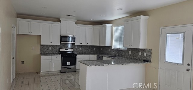 Detail Gallery Image 2 of 12 For 8185 Banana Ave #27,  Fontana,  CA 92335 - 4 Beds | 2/1 Baths