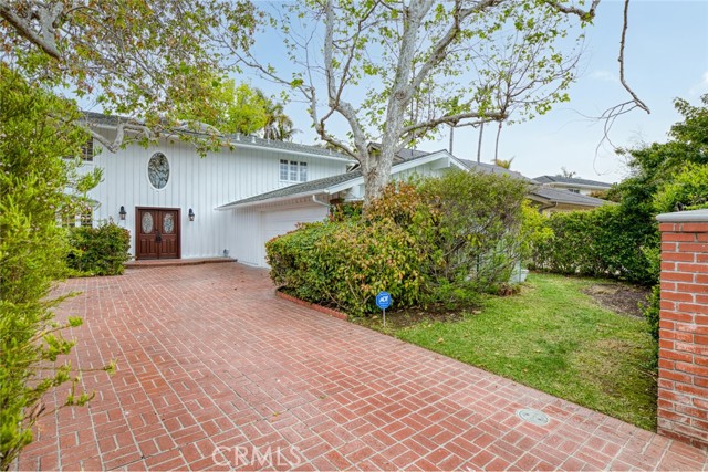 Detail Gallery Image 2 of 43 For 16842 Harkness, Huntington Beach,  CA 92649 - 4 Beds | 2/1 Baths