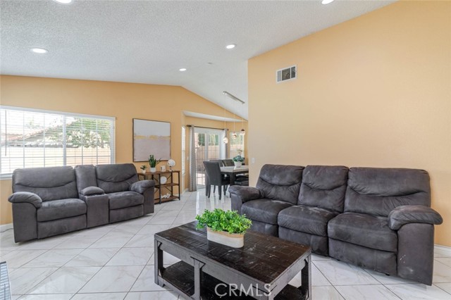 Detail Gallery Image 7 of 32 For 3243 E Avenue S3, Palmdale,  CA 93550 - 3 Beds | 2 Baths