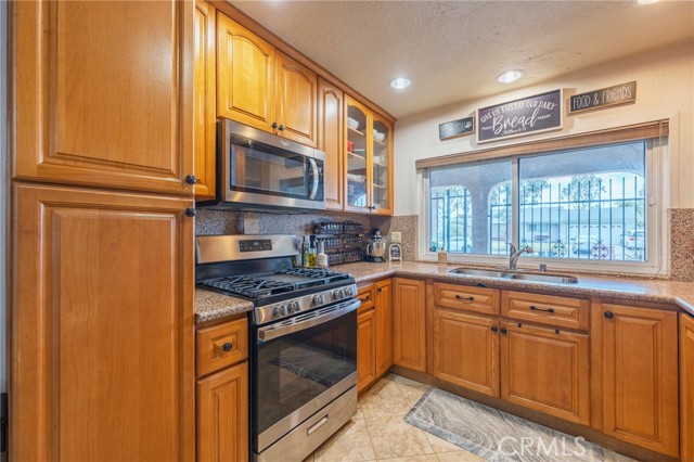 Detail Gallery Image 16 of 45 For 2219 S Elderberry Ave, Ontario,  CA 91762 - 4 Beds | 2 Baths
