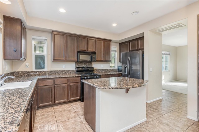 Detail Gallery Image 12 of 35 For 22350 Blue Lupine, Grand Terrace,  CA 92313 - 3 Beds | 2/1 Baths