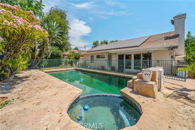 6913 Rubio Avenue, Lake Balboa CA: https://media.crmls.org/medias/6080c7af-eec2-4b5f-a8f0-f11e1fcfff5d.jpg