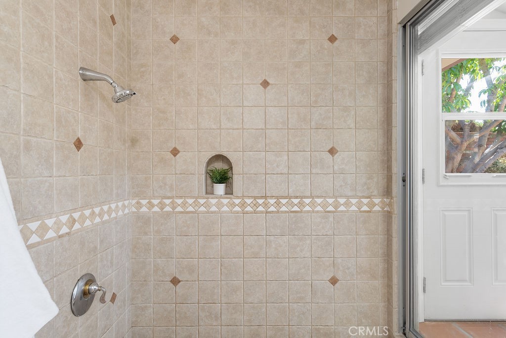 https://media.crmls.org/medias/6081a0ad-5c45-43b4-8aeb-7a43ba606f64.jpg?preset=X-Large