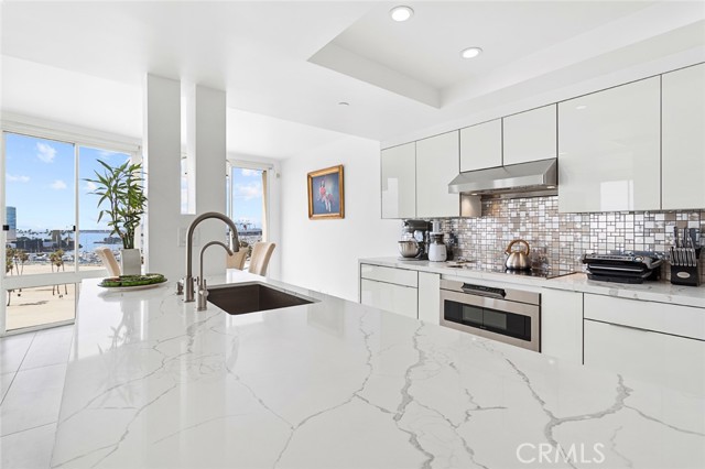 850 E Ocean Boulevard, Long Beach CA: https://media.crmls.org/medias/6081f263-581e-4a3e-9f92-ecda034ee448.jpg