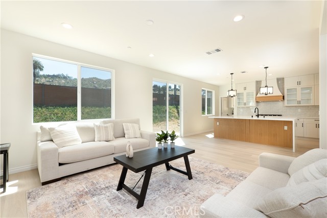 Detail Gallery Image 10 of 36 For 5978 Copperfield Ave, Riverside,  CA 92506 - 5 Beds | 4/1 Baths