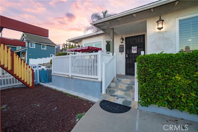 Detail Gallery Image 3 of 26 For 243 S Hanford, San Pedro,  CA 90732 - 3 Beds | 2 Baths