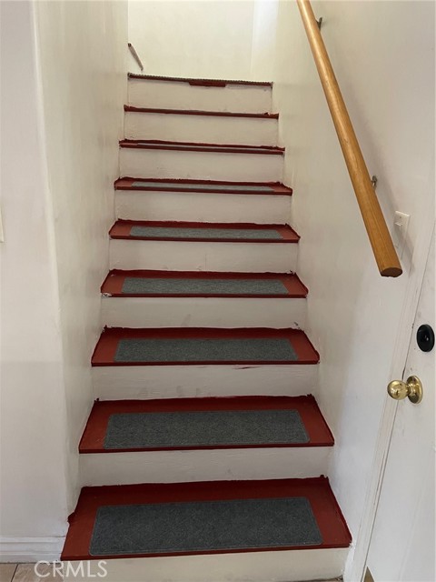 Detail Gallery Image 7 of 26 For 8425 Burnet Ave #4,  North Hills,  CA 91343 - 4 Beds | 2/1 Baths