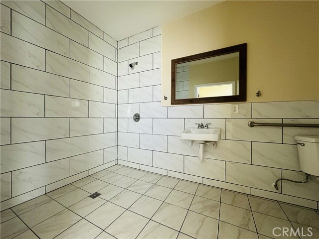 Detail Gallery Image 8 of 23 For 1002 E 33rd St #3,  Los Angeles,  CA 90011 - 2 Beds | 2 Baths