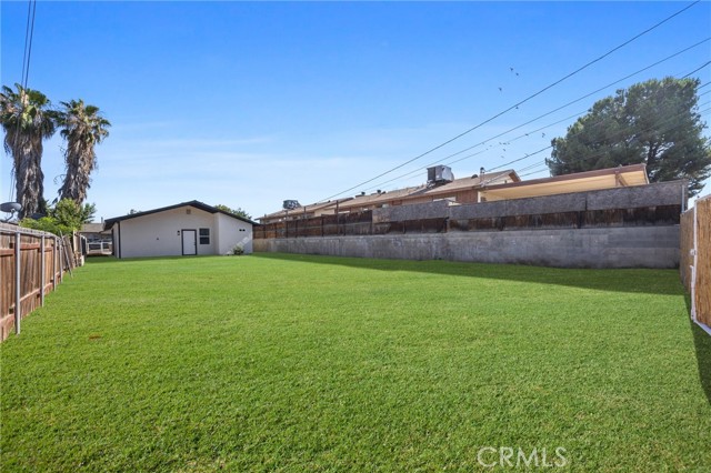 326 Water Street, Bakersfield CA: https://media.crmls.org/medias/6084a509-4e0c-4f54-b70e-05c44dd208be.jpg