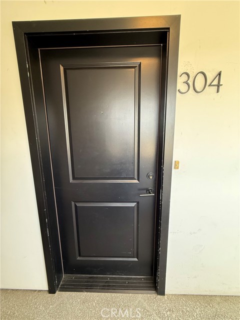 Detail Gallery Image 8 of 9 For 7022 Alabama #304,  Canoga Park,  CA 91303 - 3 Beds | 3 Baths