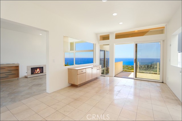 1284 Coronado Drive, Laguna Beach CA: https://media.crmls.org/medias/608609e5-ae18-4bb3-8117-d1aadd1b2899.jpg