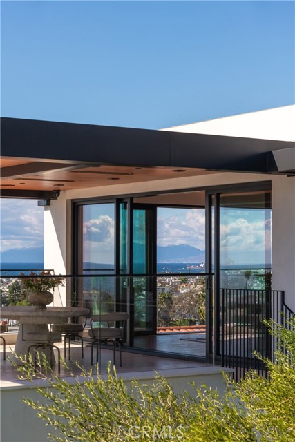 101 N Poinsettia Avenue, Manhattan Beach CA: https://media.crmls.org/medias/608622cf-6b5a-4aa4-8e41-965514daed02.jpg