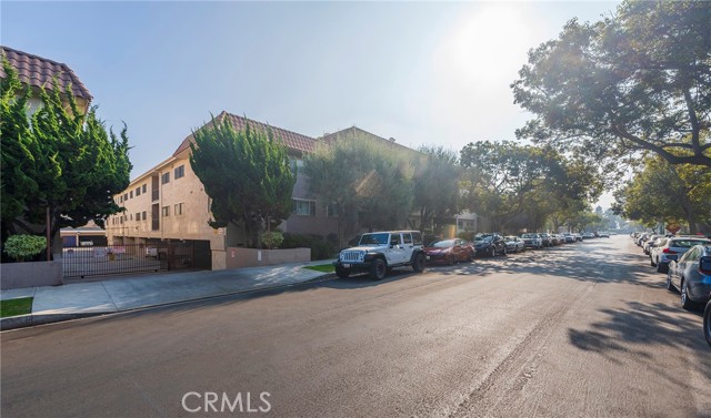 8710 Belford Avenue, Los Angeles CA: https://media.crmls.org/medias/6087120f-6415-4cc4-92ea-5f5abe1e59a6.jpg