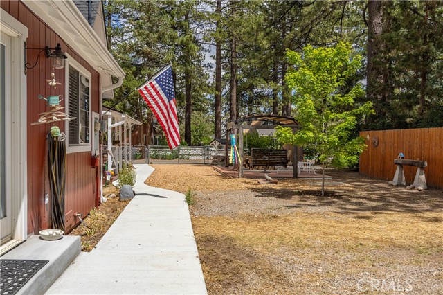 Detail Gallery Image 38 of 41 For 1009 Myrtle Ave, Big Bear City,  CA 92314 - 3 Beds | 3 Baths