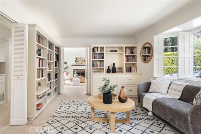 Detail Gallery Image 8 of 38 For 6476 San Marco Cir, Los Angeles,  CA 90068 - 2 Beds | 3/1 Baths