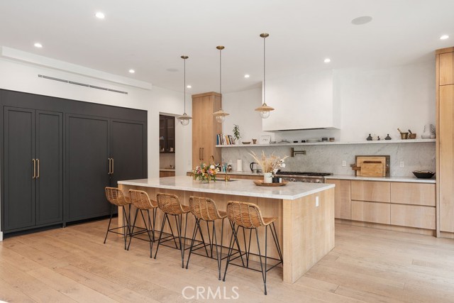 10 Seabluff, Newport Beach CA: https://media.crmls.org/medias/6089b9cf-846a-4656-b635-563e7edc596f.jpg