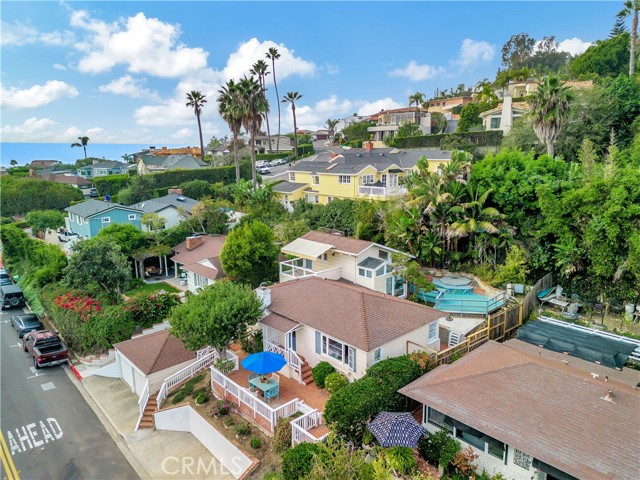 Detail Gallery Image 3 of 23 For 924 Park Ave, Laguna Beach,  CA 92651 - 3 Beds | 2 Baths