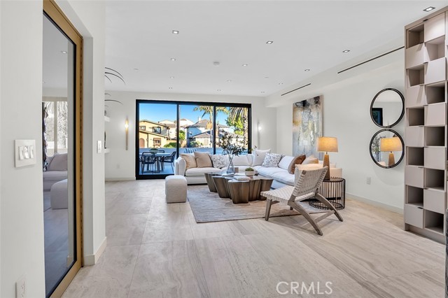 Detail Gallery Image 10 of 68 For 505 17th St, Huntington Beach,  CA 92648 - 3 Beds | 2/1 Baths
