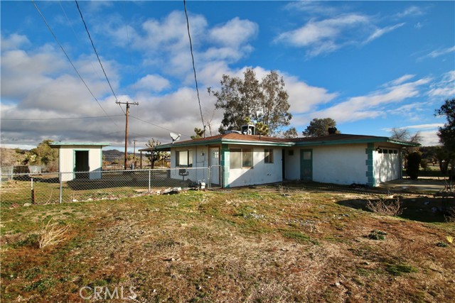 Detail Gallery Image 3 of 33 For 57136 Navajo Trl, Yucca Valley,  CA 92284 - 2 Beds | 1/1 Baths