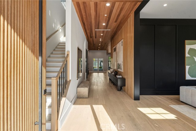 Detail Gallery Image 5 of 56 For 20511 Wells Dr, Woodland Hills,  CA 91364 - 6 Beds | 6/1 Baths