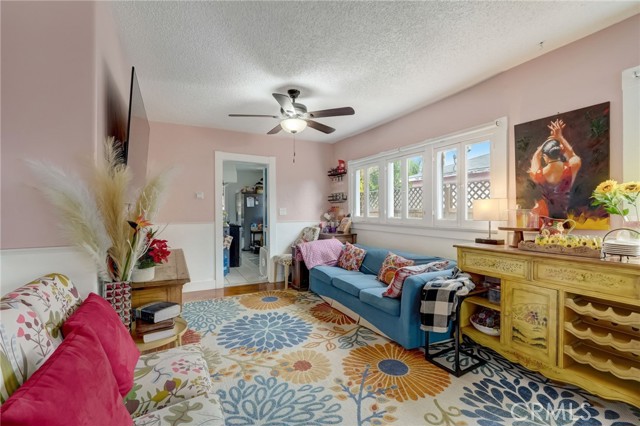 Detail Gallery Image 4 of 7 For 817 1/2 E Palmyra Ave, Orange,  CA 92866 - 2 Beds | 2 Baths