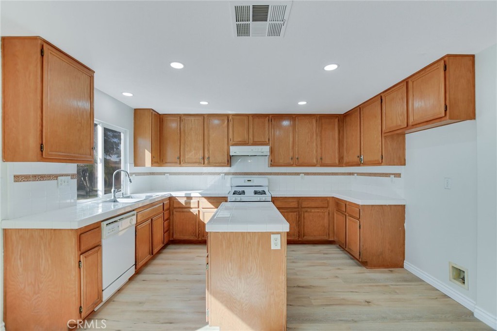 MLS #IV25270136 image #15