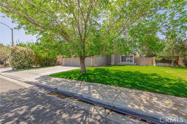 Detail Gallery Image 7 of 39 For 3336 E Avenue Q10, Palmdale,  CA 93550 - 4 Beds | 3 Baths