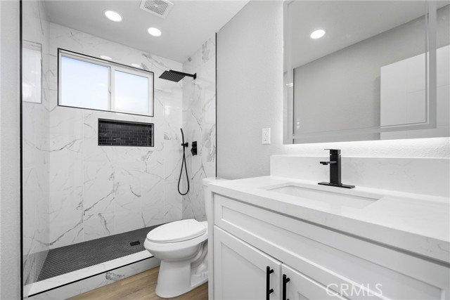 837 S Magnolia Avenue, Anaheim CA: https://media.crmls.org/medias/608e76b3-647e-4cab-be57-469427b9c641.jpg