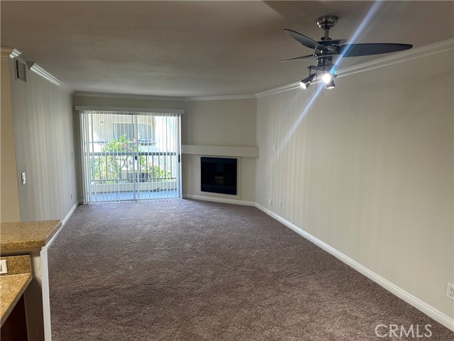 Detail Gallery Image 3 of 22 For 5500 Owensmouth Ave #215,  Woodland Hills,  CA 91367 - 3 Beds | 2 Baths