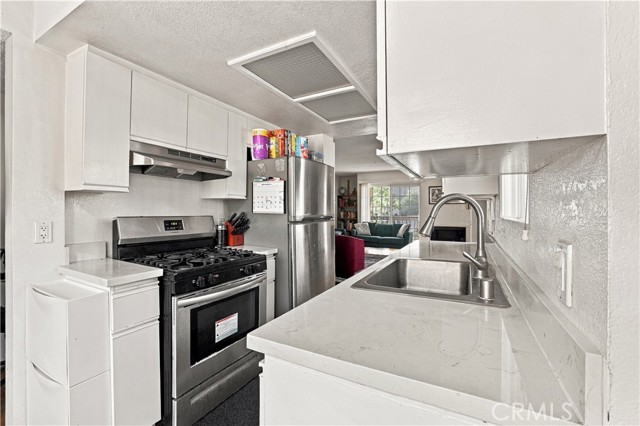 147 West Acacia, 160 photo 14