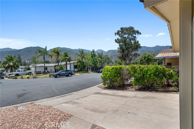 9984 Wrangler Way, Corona CA: https://media.crmls.org/medias/608f7fef-2168-405a-843f-87cdff311540.jpg