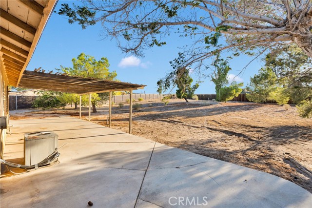 13106 Hollyberry, Victorville CA: https://media.crmls.org/medias/608fe15a-2d65-46c6-aeb2-b8fd80ccf521.jpg