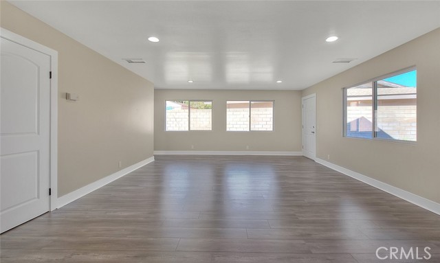 Detail Gallery Image 12 of 31 For 340 W Caroline St, Ontario,  CA 91762 - 7 Beds | 4 Baths