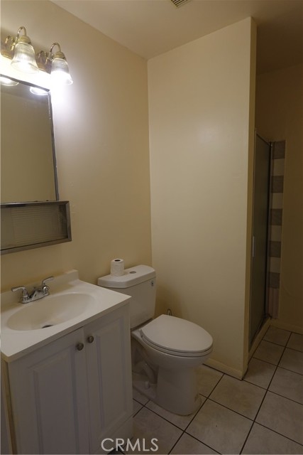 956 S Philadelphia Street, Anaheim CA: https://media.crmls.org/medias/60905c7a-ca00-418a-acc7-11a2ffc00c1b.jpg