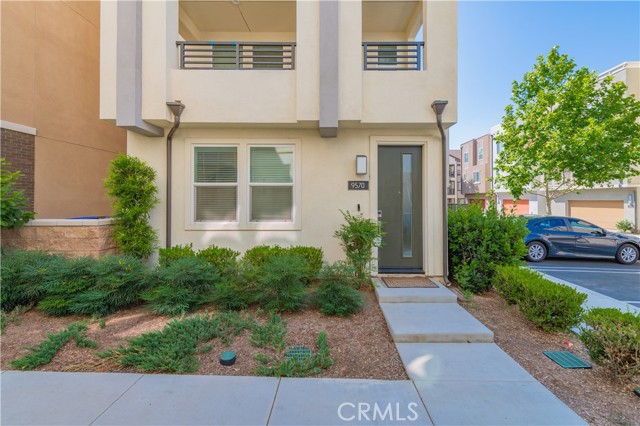 9570 Bluewater Place, Rancho Cucamonga CA: https://media.crmls.org/medias/6090d953-4587-4aec-b99f-21528a39b6a7.jpg