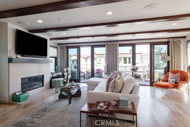 428 21st Place, Manhattan Beach, California 90266, 3 Bedrooms Bedrooms, ,2 BathroomsBathrooms,Residential,Sold,21st,SB23125584