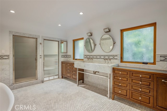 11159 La Maida Street, North Hollywood CA: https://media.crmls.org/medias/60920485-4d0a-4f27-855d-6f3a0e0c8534.jpg