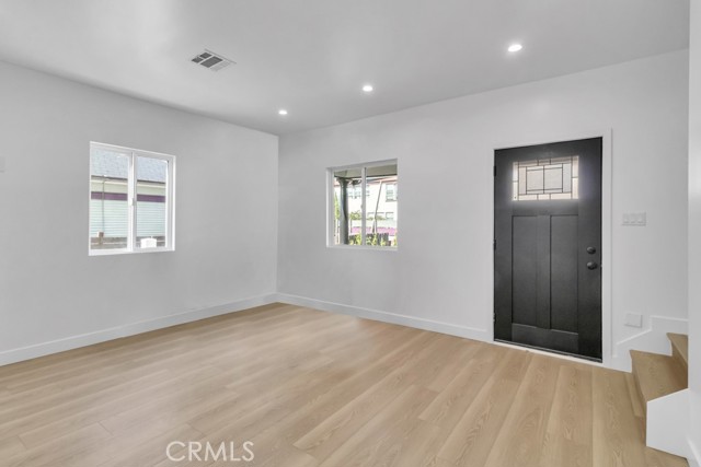 629 Olive Avenue, Long Beach CA: https://media.crmls.org/medias/609383d7-0b46-406c-b32b-05a035d7a347.jpg