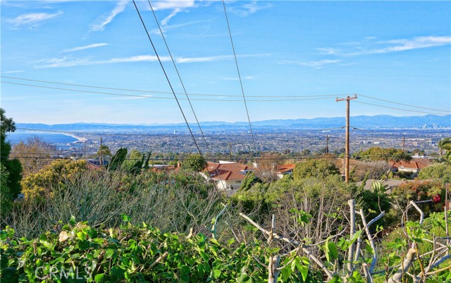 26235 Birchfield Ave, Rancho Palos Verdes CA: https://media.crmls.org/medias/60942ef8-87ad-4b05-8a50-8f7cd00aaf69.jpg