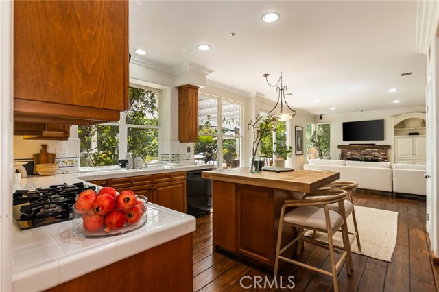 Detail Gallery Image 9 of 55 For 5985 Vista De La Luz, Woodland Hills,  CA 91367 - 4 Beds | 3/1 Baths