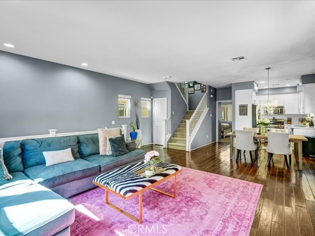 Detail Gallery Image 6 of 27 For 6840 De Celis, Lake Balboa,  CA 91406 - 3 Beds | 4 Baths