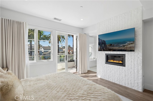 712 Marguerite Avenue, Corona del Mar CA: https://media.crmls.org/medias/609566d7-c200-4f46-afe3-70286f232be9.jpg