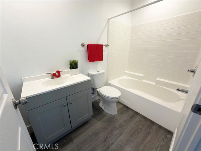 Detail Gallery Image 14 of 26 For 1489 Atlantic Ave, Long Beach,  CA 90813 - 5 Beds | 3/1 Baths