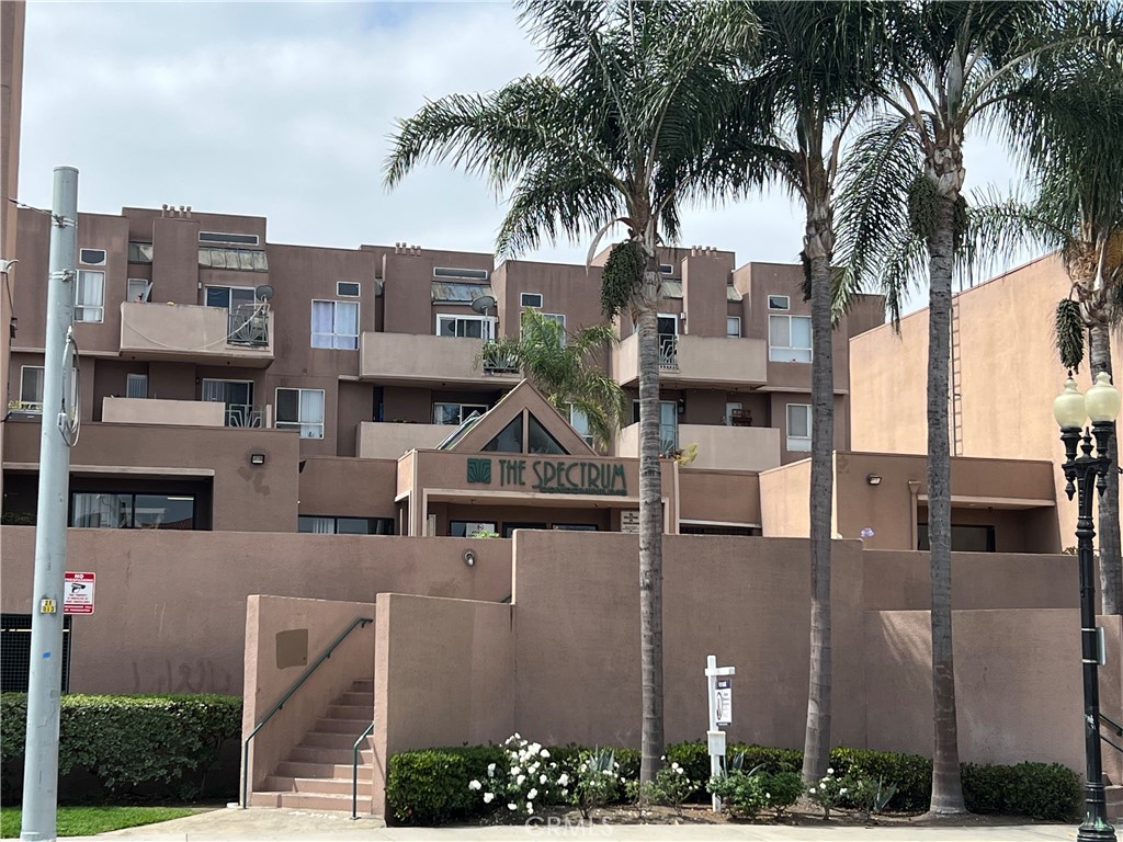 450 E 4th Street #207