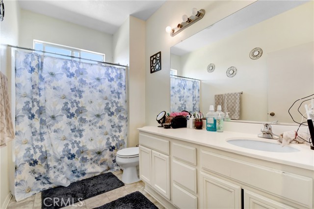 Detail Gallery Image 9 of 16 For 1053 Indiangrass Dr, Hemet,  CA 92545 - 5 Beds | 2/1 Baths