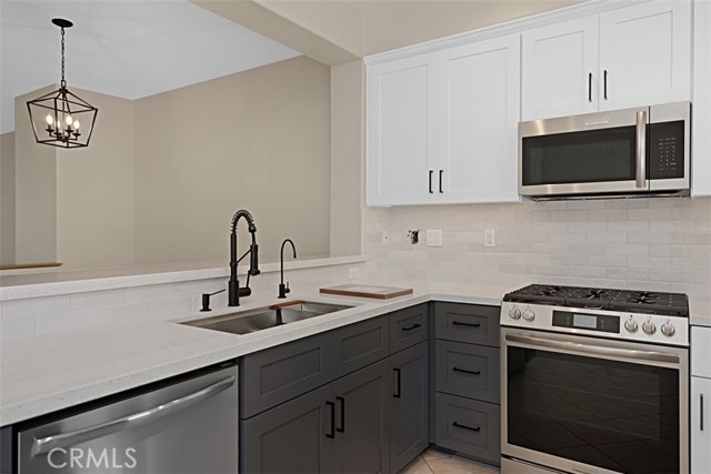 Detail Gallery Image 6 of 20 For 21 Tulare Dr, Aliso Viejo,  CA 92656 - 3 Beds | 2/1 Baths